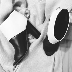 Circus by Sam Edelman North Peep toe white Booties